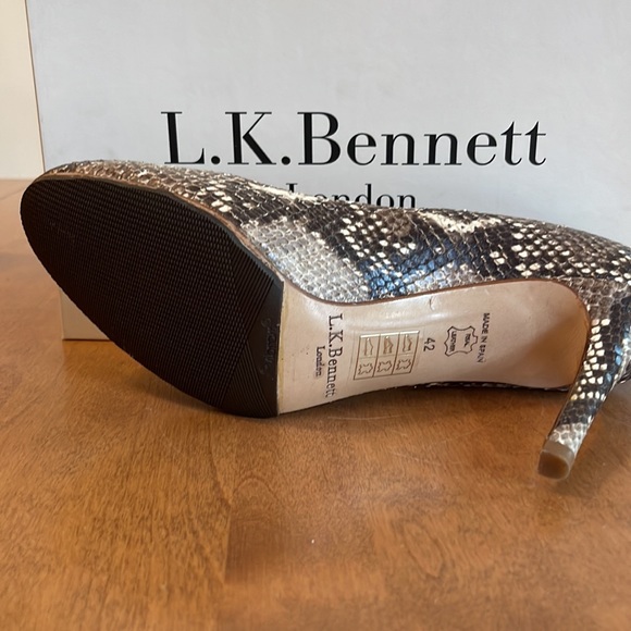 L.K. Bennett London snake Pumps US size 10.5 brown and Cream color - Picture 5 of 7